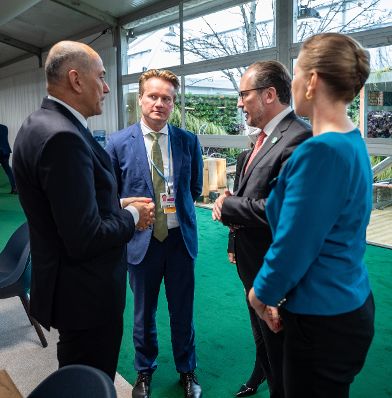 Am 1. November 2021 nahm Bundeskanzler Alexander Schallenberg (m.r.) an der UN-Klimakonferenz 2021 in Glasgow teil. Im Bild mit dem IV Präsident Georg Knill (m.l.), dem slowenischen Premierminister Janez Janša (l.) und der dänischen Premierministerin Mette Frederiksen (r.).