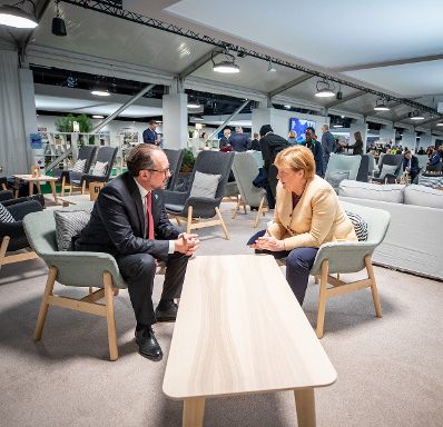 Am 1. November 2021 nahm Bundeskanzler Alexander Schallenberg (l.) an der UN-Klimakonferenz 2021 in Glasgow teil. Im Bild mit der deutschen Bundeskanzlerin Angela Merkel (r.).