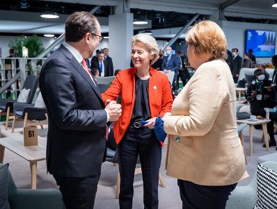 Am 1. November 2021 nahm Bundeskanzler Alexander Schallenberg (l.) an der UN-Klimakonferenz 2021 in Glasgow teil. Im Bild mit der deutschen Bundeskanzlerin Angela Merkel (r.) und der Präsidentin der Europäischen Kommission Ursula von der Leyen (m.).