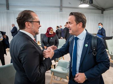 Am 1. November 2021 nahm Bundeskanzler Alexander Schallenberg (l.) an der UN-Klimakonferenz 2021 in Glasgow teil. Im Bild mit dem luxemburgischen Premierminister Xavier Bettel (r.).