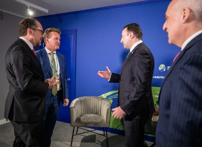 Am 1. November 2021 nahm Bundeskanzler Alexander Schallenberg (l.) an der UN-Klimakonferenz 2021 in Glasgow teil. Im Bild mit dem IV Präsident Knill (m.l.) und dem georgischen Premierminister Irakli Gharibaschwili (m.r.).