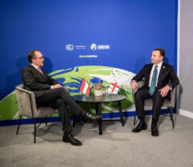 Am 1. November 2021 nahm Bundeskanzler Alexander Schallenberg (l.) an der UN-Klimakonferenz 2021 in Glasgow teil. Im Bild mit dem georgischen Premierminister Irakli Gharibaschwili (r.).