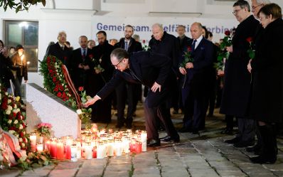 Am 2. November 2021 nahm Bundeskanzler Alexander Schallenebrg (im Bild) an der Gedenkveranstaltung an die Opfer des Terroranschlages in der Wiener Ruprechtskirche teil.