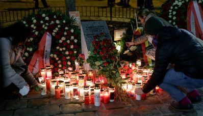 Am 2. November 2021 nahm Bundeskanzler Alexander Schallenebrg an der Gedenkveranstaltung an die Opfer des Terroranschlages in der Wiener Ruprechtskirche teil.