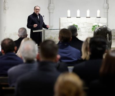 Am 2. November 2021 nahm Bundeskanzler Alexander Schallenebrg an der Gedenkveranstaltung an die Opfer des Terroranschlages in der Wiener Ruprechtskirche teil.