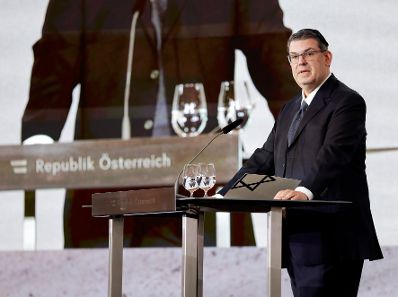 Am 9. November 2021 nahm Bundeskanzler Alexander Schallenberg an der Einweihung der Shoah-Namensmauer im Ostarrichipark teil. Im Bild der IKG-Präsident Oskar Deutsch.