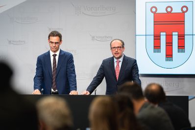 Am 11. November 2021 traf Bundeskanzler Alexander Schallenberg (r.) im Rahmen seines Bundesländertags in Vorarlberg den Landeshauptmann Markus Wallner (l.).