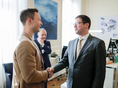 Am 1. März 2019 empfing Bundesminister Gernot Blümel (l.) den ungarischen Kanzleramtsminister Gregely Gulyas (r.) zu einem Gespräch.