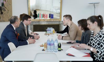 Am 1. März 2019 empfing Bundesminister Gernot Blümel (3.v.r.) den ungarischen Kanzleramtsminister Gregely Gulyas (2.v.l.) zu einem Gespräch.