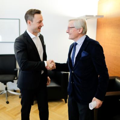 Am 6. März 2019 referierte Bundesminister Gernot Blümel (l.) beim ÖGAVN zum Thema Rückblick zum Österreichischen EU-Ratsvorsitz 2018. Im Bild mit Bundeskanzler a.D. Wolfgang Schüssel (r.).