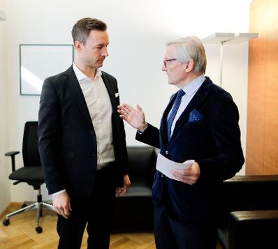 Am 6. März 2019 referierte Bundesminister Gernot Blümel (l.) beim ÖGAVN zum Thema Rückblick zum Österreichischen EU-Ratsvorsitz 2018. Im Bild mit Bundeskanzler a.D. Wolfgang Schüssel (r.).