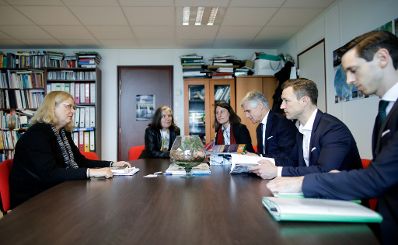 Am 3. Mai 2019 reiste Bundesminister Gernot Blümel anlässlich eines Arbeitsbesuchs nach Paris. Im Bild mit Mechtild Rössler (l.), Direktorin des UNESCO Welterbezentrums.