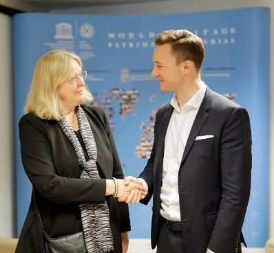 Am 3. Mai 2019 reiste Bundesminister Gernot Blümel (l.) anlässlich eines Arbeitsbesuchs nach Paris. Im Bild mit Mechtild Rössler (r.), Direktorin des UNESCO Welterbezentrums.