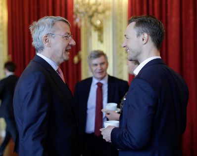 Am 3. Mai 2019 reiste Bundesminister Gernot Blümel (r.) anlässlich eines Arbeitsbesuchs nach Paris. Im Bild beim Treffen der EU-Minister.
