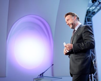 Am 7. Juni 2018 nahm Bundesminister Gernot Blümel am medienpolitischen Diskurs "MedienEnquete" teil. Im Bild der Moderator Sebastian Loudon.