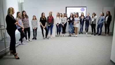 Am 25. April 2019 fand der 18. Girls' Day statt. Im Bild Bundesministerin Juliane Bogner-Strauß (l.) beim Jobtalks 2.0 for Girls!.