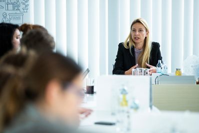 Am 3. Mai 2019 nahm Bundesministerin Juliane Bogner-Strauß (im Bild) am Vernetzungstreffen zum Thema Women Empowerment ein. Im Bild mit der IBM Österreich Generaldirektorin Patricia Neumann.