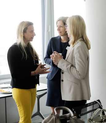 Am 21. Mai 2019 nahm Bundesministerin Juliane Bogner-Strauß (l.) am Female Executive Breakfast teil.