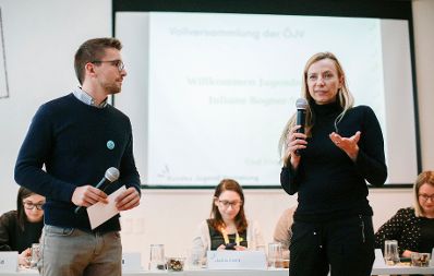 Am 22. März 2018 nahm Bundesministerin Juliane Bogner-Strauß (r.) an der Eröffnung der Vollversammlung der Bundes Jugend Vertretung und des Österreichischen Jugend Verbandes teil.