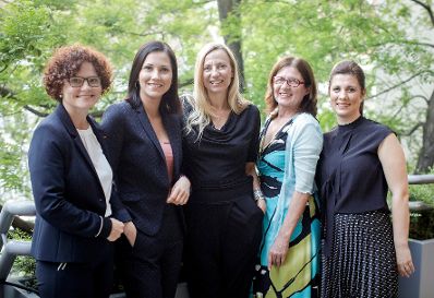 Am 3. Mai 2018 nahm Bundesministerin Juliane Bogner-Strauß (m.) am Kamingespräch des Frauennetzwerk Medien teil.