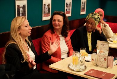Am 15. Mai 2018 nahm Bundesministerin Juliane Boger-Strauß (l.) an einem Frühstück vom Businessnetzwerk "Frau im Fokus" teil.