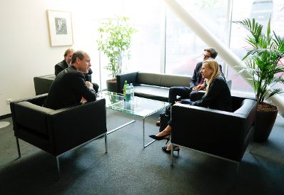 Am 15. Mai 2018 nahm Bundesministerin Juliane Bogner-Strauß (r.) bei der Gesprächsreihe Europa:Dialog teil.