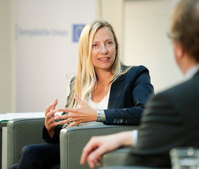 Am 15. Mai 2018 nahm Bundesministerin Juliane Bogner-Strauß (im Bild) bei der Gesprächsreihe Europa:Dialog teil.