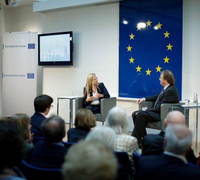 Am 15. Mai 2018 nahm Bundesministerin Juliane Bogner-Strauß (l.) bei der Gesprächsreihe Europa:Dialog teil.