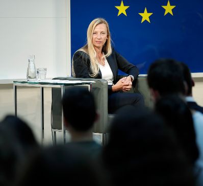Am 15. Mai 2018 nahm Bundesministerin Juliane Bogner-Strauß (im Bild) bei der Gesprächsreihe Europa:Dialog teil.