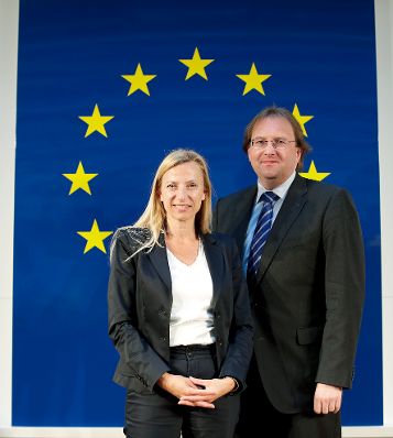 Am 15. Mai 2018 nahm Bundesministerin Juliane Bogner-Strauß (l.) bei der Gesprächsreihe Europa:Dialog teil.