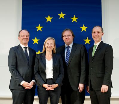 Am 15. Mai 2018 nahm Bundesministerin Juliane Bogner-Strauß (2.v.l.) bei der Gesprächsreihe Europa:Dialog teil.