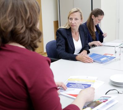 Am 15. Mai 2018 besuchte Bundesministerin Juliane Bogner-Strauß (m.) die Gleichbehandlungsanwaltschaft.