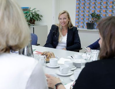 Am 15. Mai 2018 besuchte Bundesministerin Juliane Bogner-Strauß (im Bild) die Gleichbehandlungsanwaltschaft.