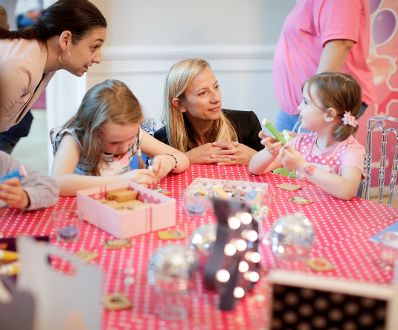 Am 15. Mai 2018 lud Bundesministerin Juliane Bogner-Strauß Mitarbeiter des Bundeskanzleramts zum einem Familienfest am Internationalen Tag der Familie.