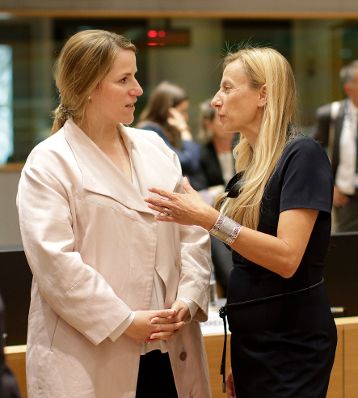 Am 22. Mai 2018 nahm Bundesministerin Juliane Bogner-Strauß (r.) am Jugendministerrat in Brüssel teil.