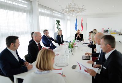 Am 23. Mai 2018 fand ein Austausch zwischen der Internetoffensive Österreich und Bundesministerin Juliane Bogner-Strauß statt.