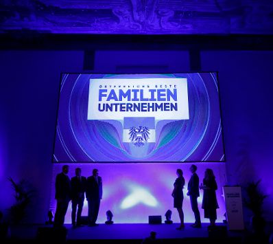 Am 23. Mai 2018 nahm Bundesministerin Juliane Bogner-Strauß an der Gala "Österreichs beste Familienunternehmen" teil.
