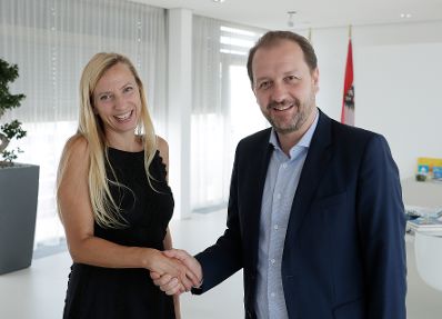 Am 12. Juni 2018 empfing Bundesministerin Juliane Bogner-Strauß (l.) den Präsidenten des Österreichischen Familienbundes Bernhard Baier (r.) zu einem Arbeitsgespräch.