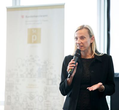 Am 12. Juni 2018 verlieh Bundesministerin Juliane Bogner-Strauß (im Bild) den Staatspreis "Familie und Beruf".
