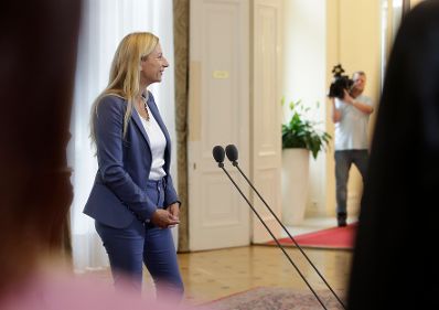 Bundesministerin Juliane Bogner-Strauß (im Bild) beim Pressestatement vor dem Ministerrat am 13. Juni 2018.