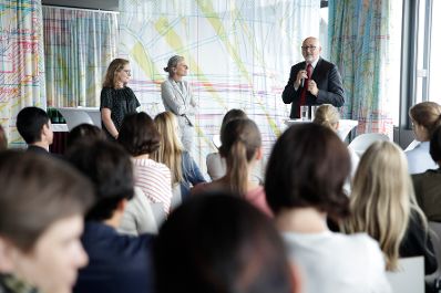 Am 13. Juni 2018 nahm Bundesministerin Juliane Bogner-Strauß am ÖBB Netzwerktreffen teil. Im Bild der Vorstandsvorsitzende der ÖBB-Holding AG Andreas Matthä (r.).