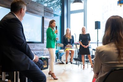 Am 14. Juni 2018 hielt Bundesministerin Juliane Bogner-Strauß einen Impulsvortrag bei der "Brain & Champagne" Veranstaltung von Accenture Office.