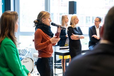 Am 14. Juni 2018 hielt Bundesministerin Juliane Bogner-Strauß einen Impulsvortrag bei der "Brain & Champagne" Veranstaltung von Accenture Office.
