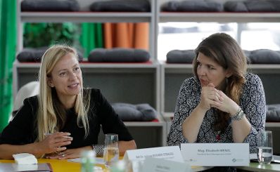 Am 14. Juni 2018 nahm Bundesministerin Juliane Bogner-Strauß (l.) am Vernetzungstreffen der Technologiebranche teil.