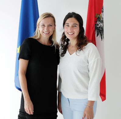 Am 21. Juni 2018 empfing Bundesministerin Juliane Bogner-Strauß (l.) die belgische Staatssekretärin Zuhal Demir (r.) zu einem Arbeitsgespräch.
