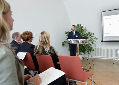 Am 25. Juni 2018 nahm Bundesministerin Juliane Bogner-Strauß an der Veranstaltungsreihe "Gleichstellung im Gespräch" teil. Im Bild Bernhard Heneis, Head of Sustainability & Reporting der OMV.