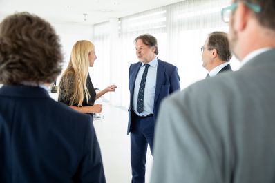Am 27. Juni 2018 empfing Bundesministerin Juliane Bogner-Strauß (2.v.l.) Vertreter des Fachverbands der Buch- und Medienwirtschaft.