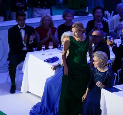 Am 29. Juni 2018 eröffnete Bundesministerin Juliane Bogner-Strauß die Fête Impériale und verlieh einen Preis an die deutsche Bundesministerin Ursula von der Leyen.