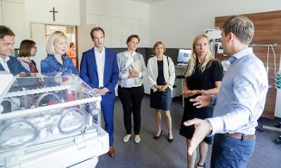 Am 2. Juli 2018 besuchte Bundesministerin Juliane Bogner-Strauß (2.v.r.) im Zuge eines Bundesländertags in Wien das St. Josef Krankenhaus.