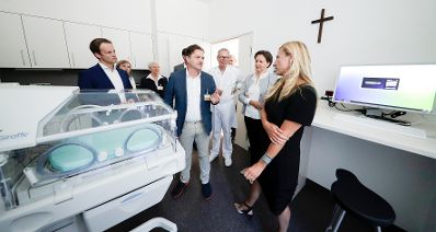 Am 2. Juli 2018 besuchte Bundesministerin Juliane Bogner-Strauß (r.) im Zuge eines Bundesländertags in Wien das St. Josef Krankenhaus.